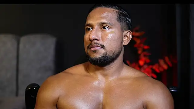 Snapshot of CallumMuscle chatting on 11.22.25 CallumMuscle online show from 11.22.25