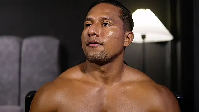 Snapshot of CallumMuscle chatting on 11.29.25 CallumMuscle online show from 11.29.25