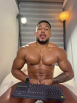 Snapshot of CallumMuscle chatting on 07.23.26 CallumMuscle online show from 07.23.26