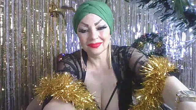 Snapshot of Izabella_gold chatting on 12.26.24 Izabella gold online show from 12.26.24