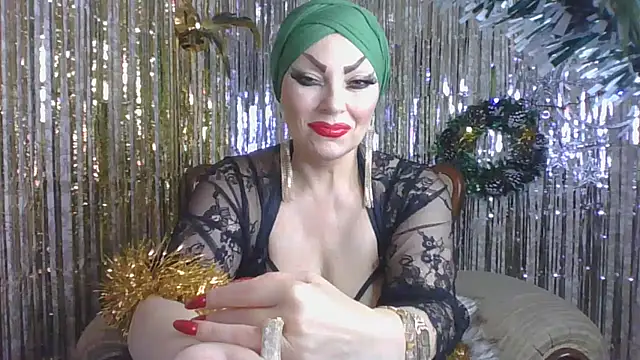 Snapshot of Izabella_gold chatting on 12.26.24 Izabella gold online show from 12.26.24