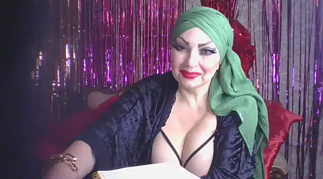 Snapshot of Izabella_gold chatting on 03.04.25 Izabella gold online show from 03.04.25