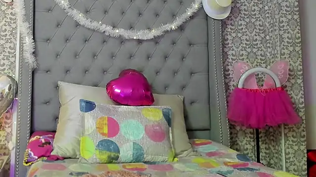 evafoxs online show from 12.17.24