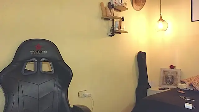 evafoxs online show from 11.24.25