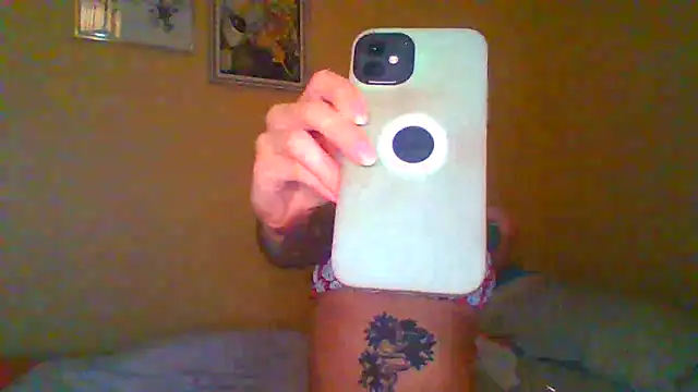 Snapshot of felinebitxx chatting on 01.03.25 felinebitxx online show from 01.03.25