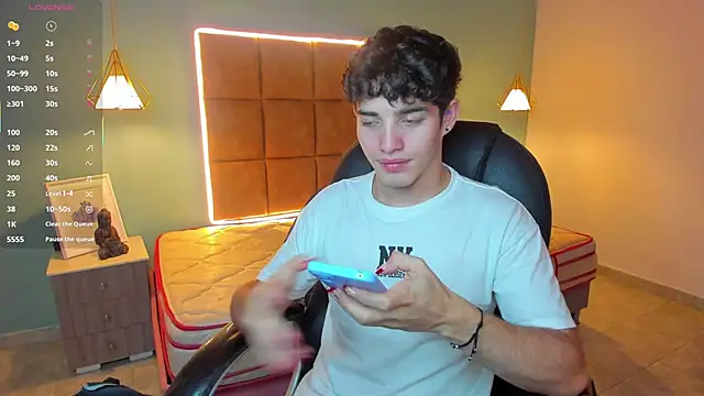 AlejooTwink online show from 10.11.25