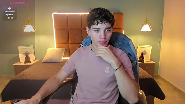 AlejooTwink online show from 11.05.25