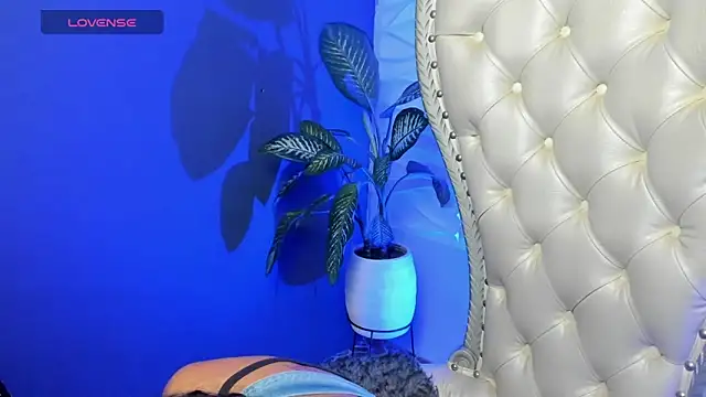 Layla 707 online show from 10.31.25