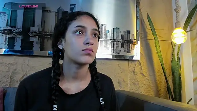 Layla 707 online show from 11.05.25