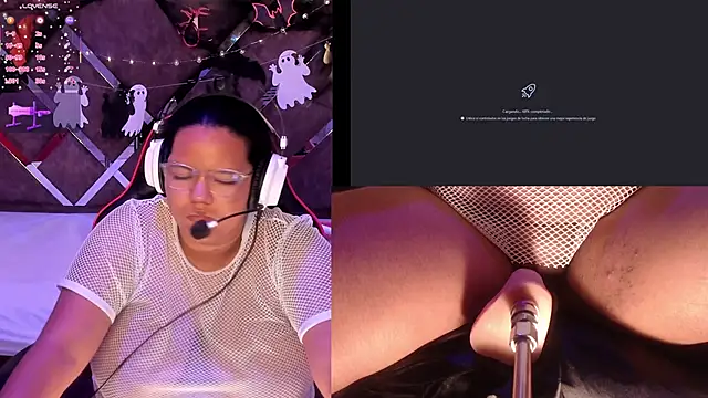 Snapshot of MhiaRey chatting on 10.24.25 MhiaRey online show from 10.24.25