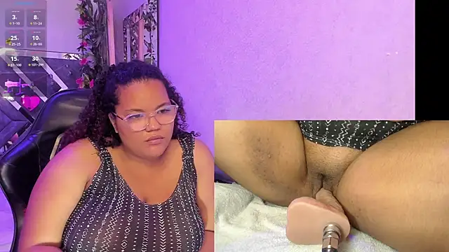 Snapshot of MhiaRey chatting on 11.16.25 MhiaRey online show from 11.16.25