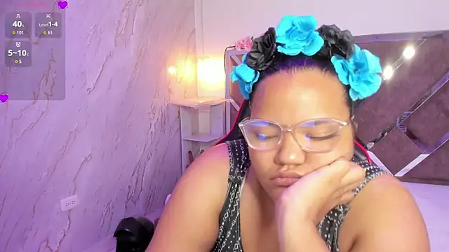 Snapshot of MhiaRey chatting on 11.24.25 MhiaRey online show from 11.24.25