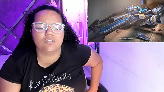 Snapshot of MhiaRey chatting on 11.29.25 MhiaRey online show from 11.29.25