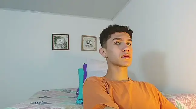 Noah tyler  online show from 12.10.24