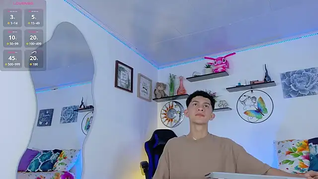 Noah tyler  online show from 10.07.25