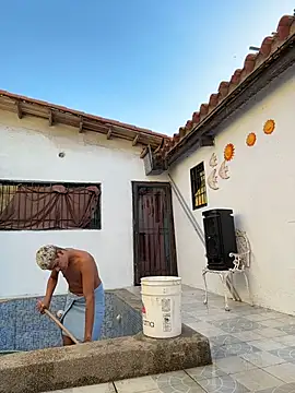 Snapshot of Leo_bunny_hot chatting on 10.29.25 Leo bunny hot online show from 10.29.25