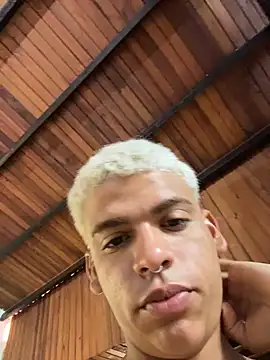 Snapshot of Leo_bunny_hot chatting on 11.02.25 Leo bunny hot online show from 11.02.25