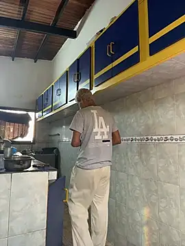 Snapshot of Leo_bunny_hot chatting on 11.03.25 Leo bunny hot online show from 11.03.25