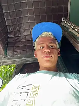 Snapshot of Leo_bunny_hot chatting on 11.09.25 Leo bunny hot online show from 11.09.25