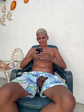 Snapshot of Leo_bunny_hot chatting on 11.14.25 Leo bunny hot online show from 11.14.25