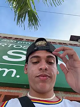 Snapshot of Leo_bunny_hot chatting on 11.15.25 Leo bunny hot online show from 11.15.25