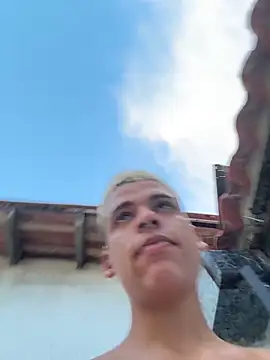 Snapshot of Leo_bunny_hot chatting on 11.17.25 Leo bunny hot online show from 11.17.25