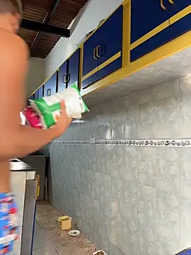 Snapshot of Leo_bunny_hot chatting on 11.19.25 Leo bunny hot online show from 11.19.25