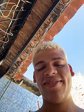 Snapshot of Leo_bunny_hot chatting on 11.27.25 Leo bunny hot online show from 11.27.25