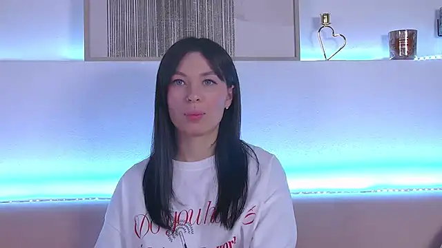 AlexandraBloom online show from 01.30.25