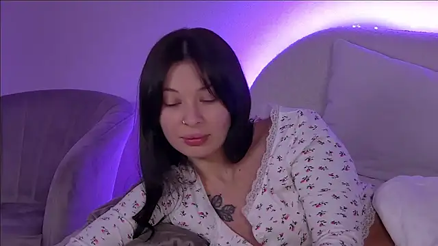 AlexandraBloom online show from 02.10.25