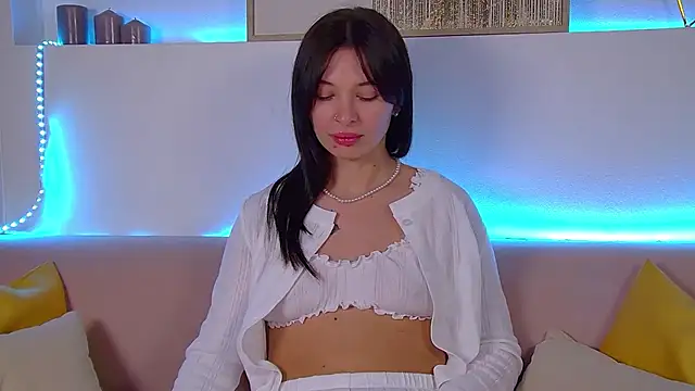 AlexandraBloom online show from 03.06.25