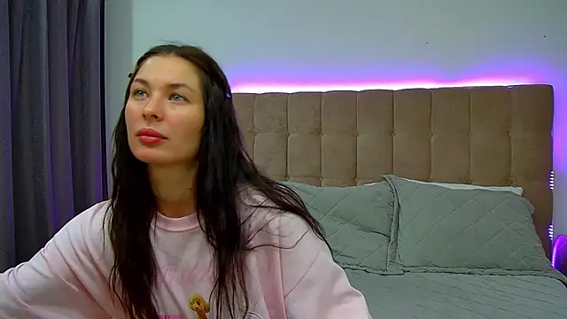 AlexandraBloom online show from 11.13.25