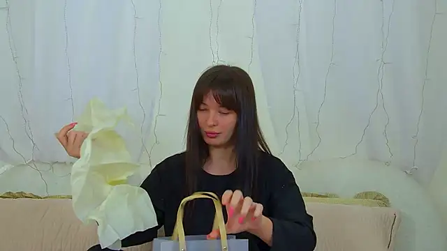 AlexandraBloom online show from 03.04.26