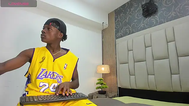 Snapshot of chimi88 chatting on 02.21.25 chimi88 online show from 02.21.25