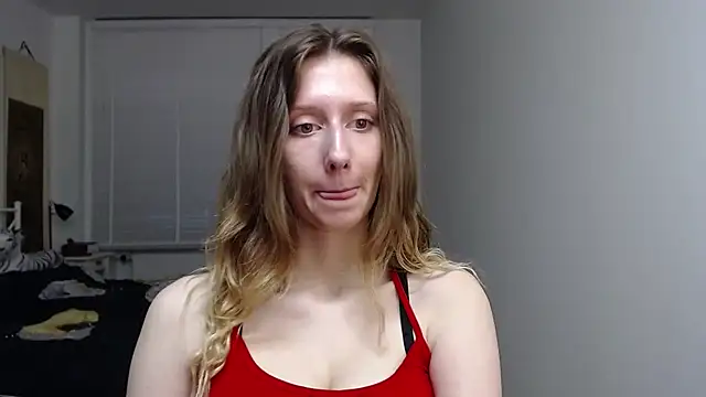 Snapshot of LUNA_delight chatting on 10.27.25 LUNA delight online show from 10.27.25