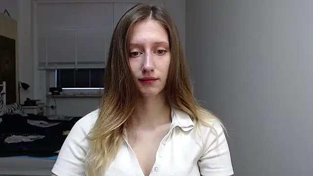 Snapshot of LUNA_delight chatting on 10.29.25 LUNA delight online show from 10.29.25