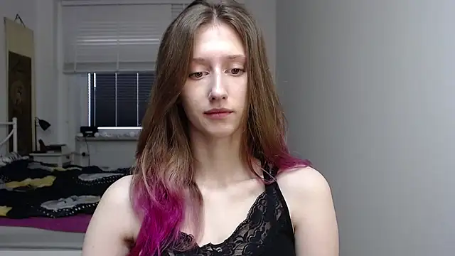 Snapshot of LUNA_delight chatting on 11.12.25 LUNA delight online show from 11.12.25