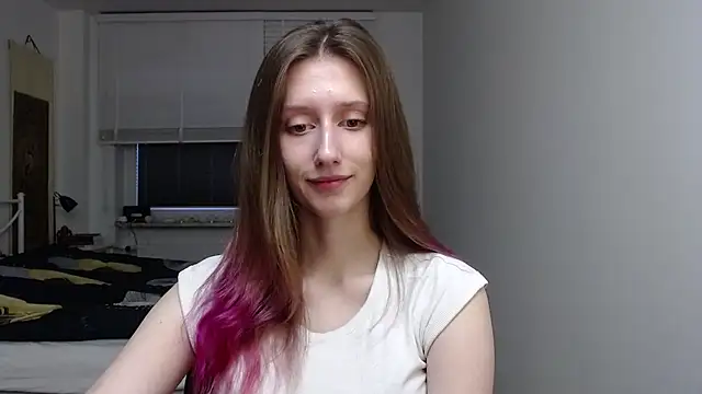 Snapshot of LUNA_delight chatting on 11.17.25 LUNA delight online show from 11.17.25