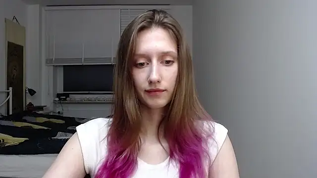 Snapshot of LUNA_delight chatting on 11.17.25 LUNA delight online show from 11.17.25