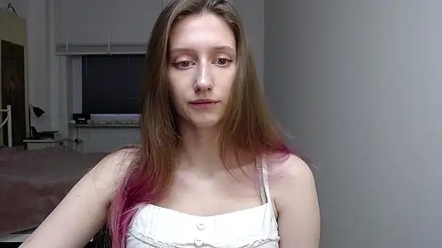 Snapshot of LUNA_delight chatting on 11.24.25 LUNA delight online show from 11.24.25