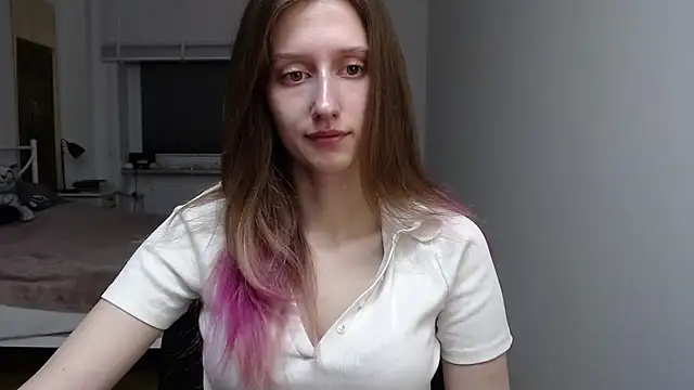 Snapshot of LUNA_delight chatting on 12.05.25 LUNA delight online show from 12.05.25