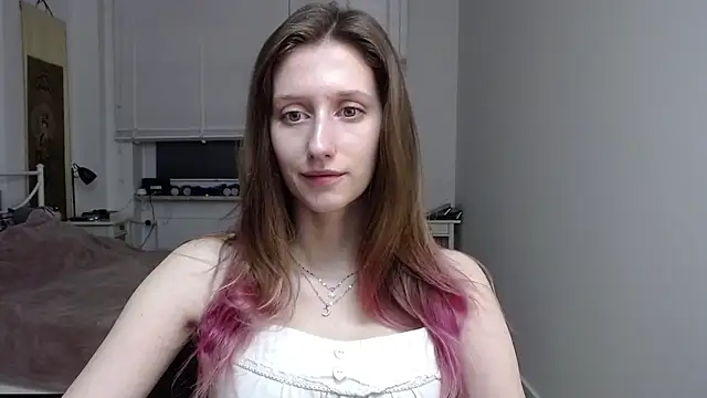 Snapshot of LUNA_delight chatting on 12.17.25 LUNA delight online show from 12.17.25