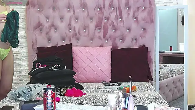 Snapshot of SophiaStarr chatting on 02.15.25 SophiaStarr online show from 02.15.25