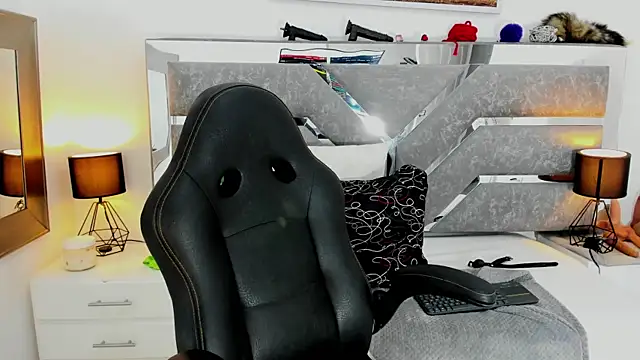 Slut Milf  online show from 05.04.26