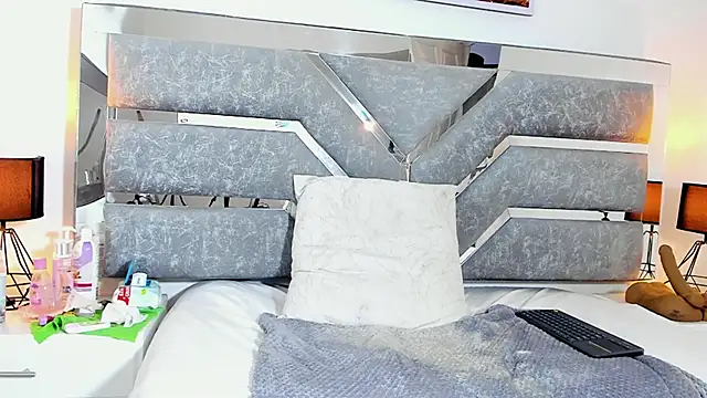 Slut Milf  online show from 06.07.26