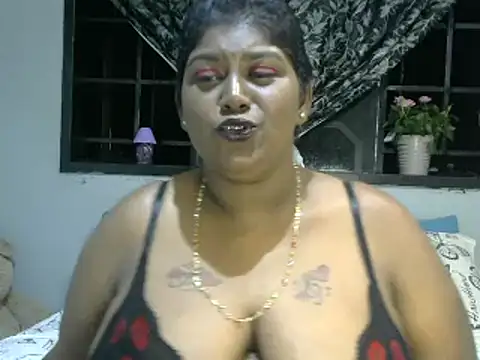 Snapshot of indiansuga chatting on 12.24.24 indiansuga online show from 12.24.24