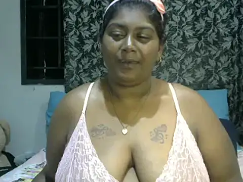 Snapshot of indiansuga chatting on 01.28.25 indiansuga online show from 01.28.25