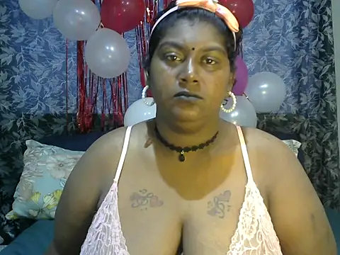 Snapshot of indiansuga chatting on 02.13.25 indiansuga online show from 02.13.25