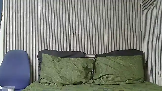 Snapshot of indiansuga chatting on 12.18.25 indiansuga online show from 12.18.25