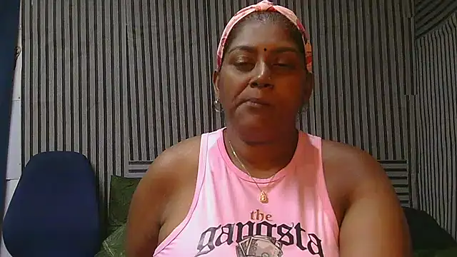 Snapshot of indiansuga chatting on 12.18.25 indiansuga online show from 12.18.25